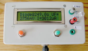 LCRD Meter misst die Flussspannung einer LED